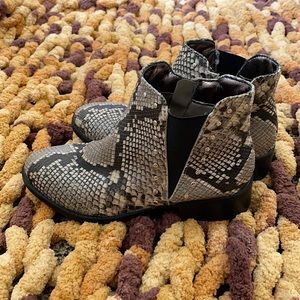 Nordstrom Snake Skin Boots Size 5 Zip Up